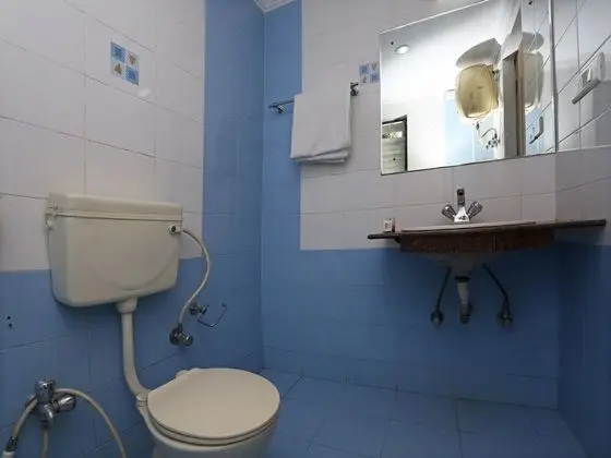 OYO Flagship 201 Khandagiri Chowk - Banyo Tipleri