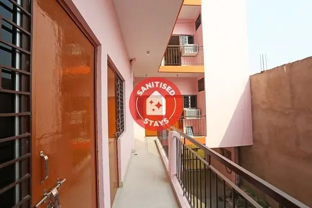OYO Flagship 22406 Shree Shree Guest House - Ortak Mutfak Alanı