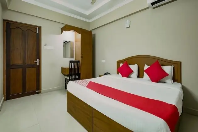 OYO Flagship 240 Southern Railway Station