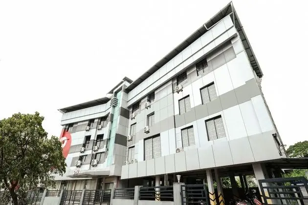 OYO Flagship 240 Southern Railway Station