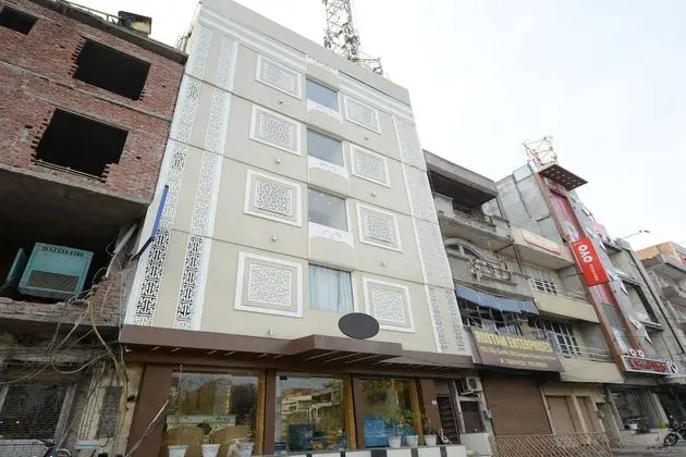 OYO Flagship 29074 Golden Temple Road