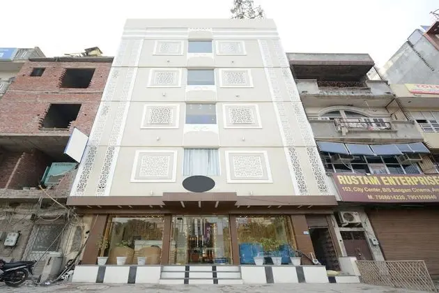OYO Flagship 29074 Golden Temple Road - Dış Mekan