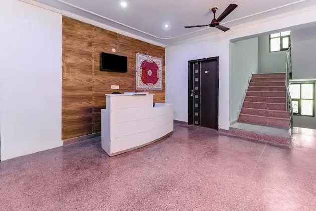 OYO Flagship 30504 P.R Residency - Öne Çıkan Resim