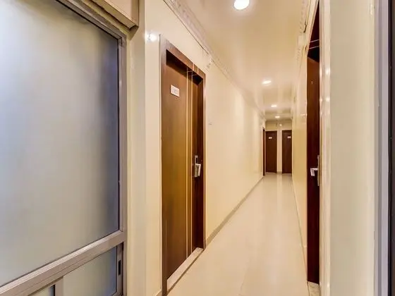 OYO Flagship 36693 Hotel Royal Enclave - Lobi