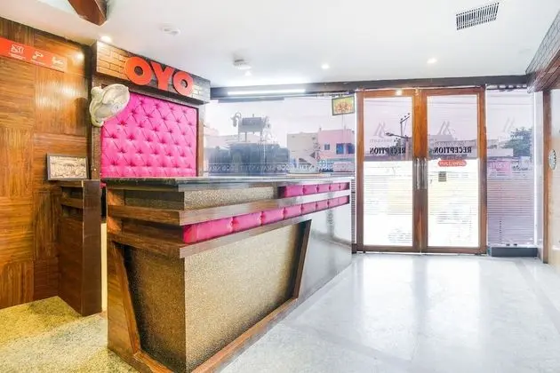 OYO Flagship 41595 Gayatri Grand - Lobi