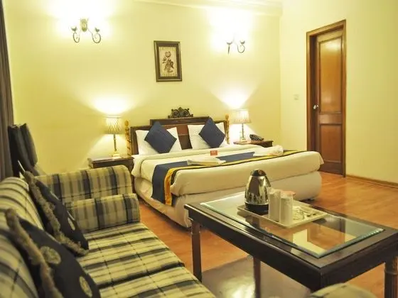 OYO Flagship 532 Sikanderpur Metro Station