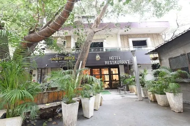 OYO Flagship 5383 Hotel Under Bridge Inn - Dış Mekan