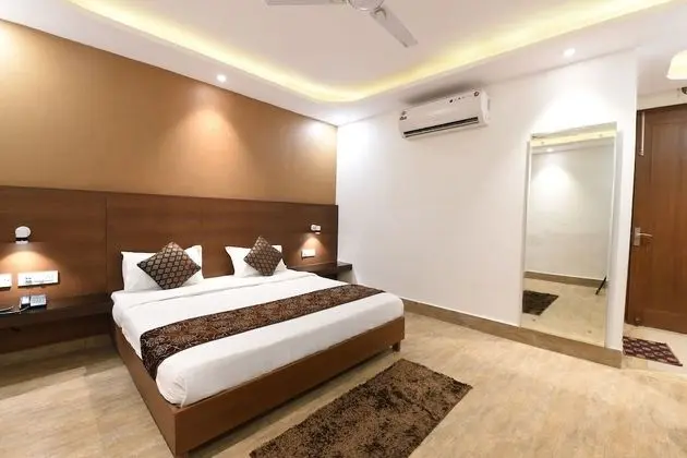 OYO Flagship 5383 Hotel Under Bridge Inn - Oda