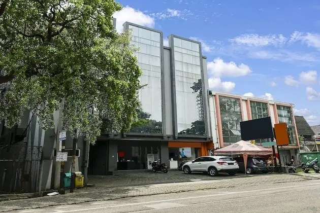 OYO Flagship 91130 Hotel 99 Lodaya