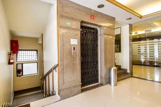 OYO Flagship 983 Hotel Surya Residency - Lobi