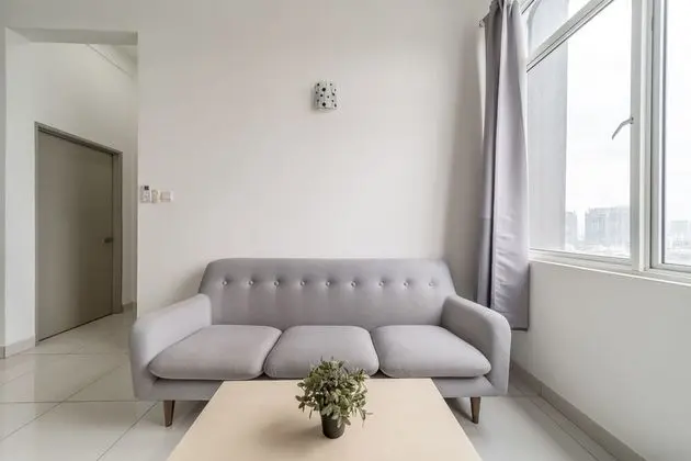 OYO Home 1086 Vibrant 2br Vue Residence - Lobi