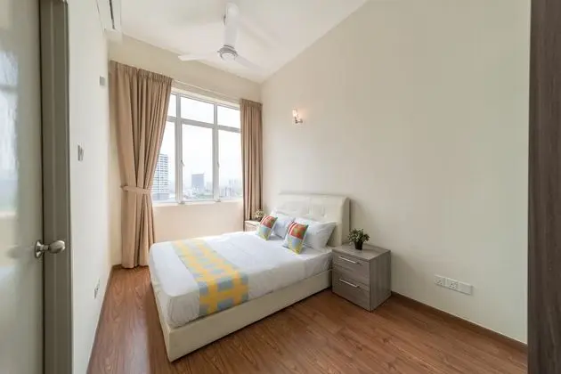 OYO Home 1127 Voila 2 Bedroom Vue Residence - Oda