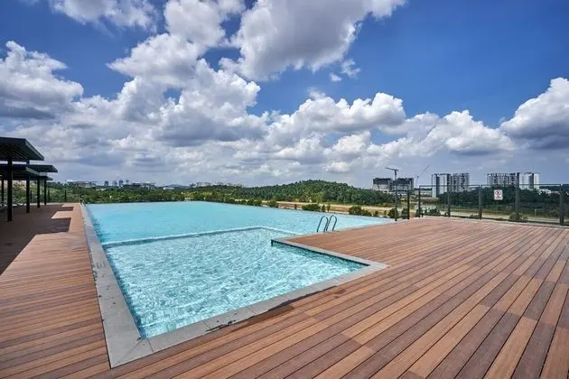 OYO Home 1135 Magnificent 1BR Kenwingston - Havuz