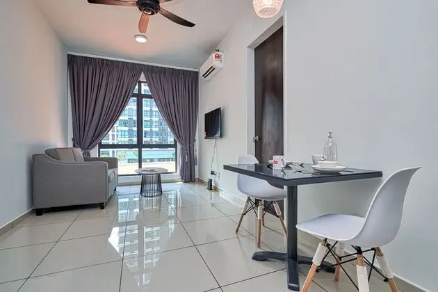 OYO Home 1135 Magnificent 1BR Kenwingston - Lobi