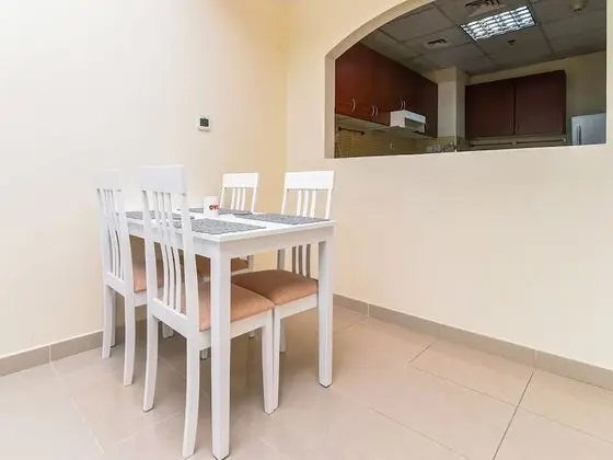 OYO Home 176 1BHK Lake Tower JLT - Oda Düzeni