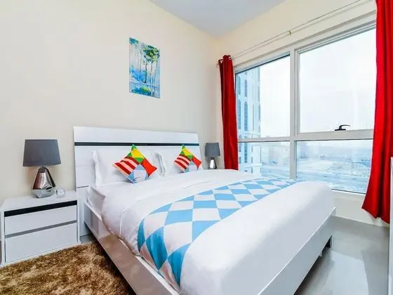 OYO Home 176 1BHK Lake Tower JLT - Oda Manzaraları