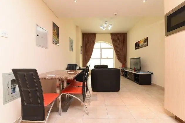 OYO Home 2351BHK Capitol Tower DIC - Oda Düzeni