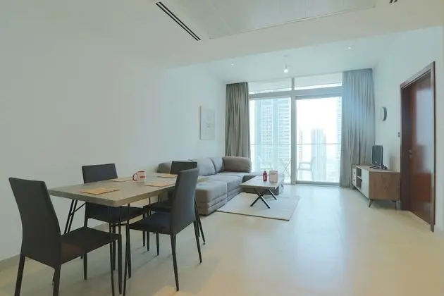 OYO Home 258 1BHK Marina Gate 2 - Oda Düzeni