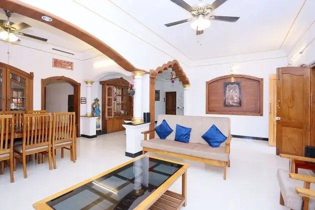 OYO Home 26153 Traditional Stay Near International Airport - Lobi