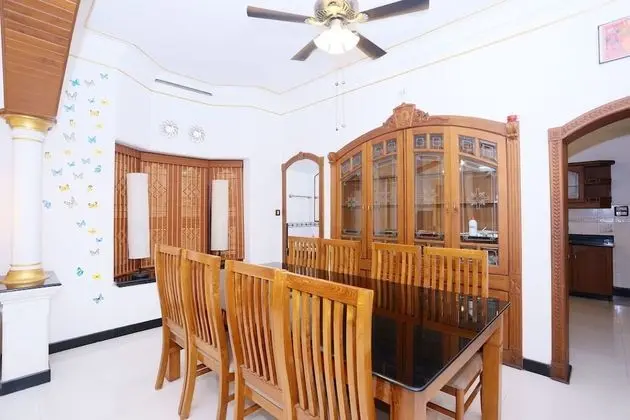 OYO Home 26153 Traditional Stay Near International Airport - Oda Düzeni