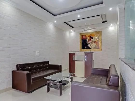 OYO Home 38093 Designer Stay Fortis Hospital - Lobi