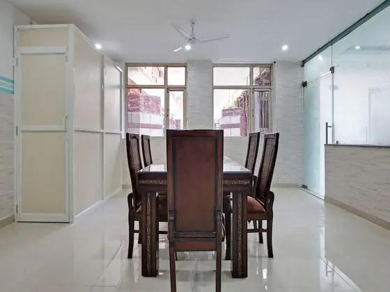OYO Home 38093 Designer Stay Fortis Hospital - Yerinde Yemek