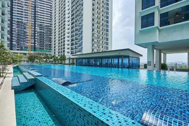 OYO Home 44001 Elegant Studio Setia Alam Trefoil