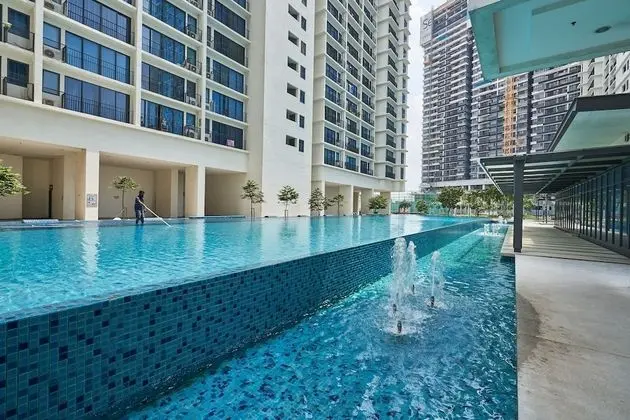 OYO Home 44001 Elegant Studio Setia Alam Trefoil - Havuz
