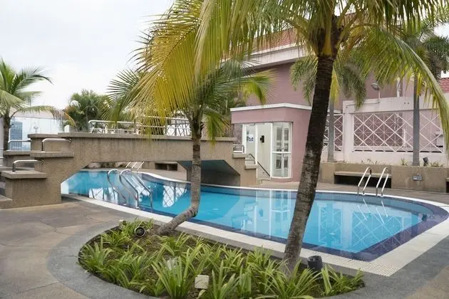 OYO Home 44046 Cozy 1 Bedroom Casa Mutiara - Havuz