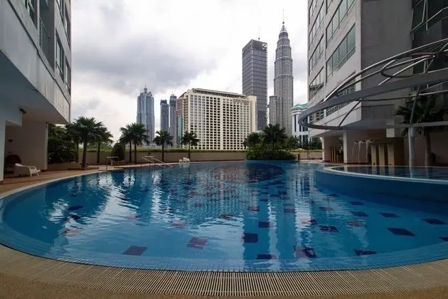 OYO Home 500 Premium 2BR Crest Condo - Havuz