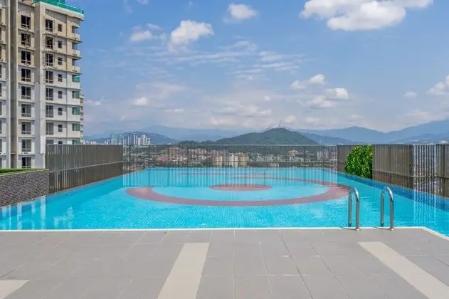 OYO Home 89596 Amazing 2br 3 Towers - Havuz