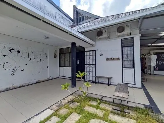 OYO HOME 90322 Yons' Homestay - 1