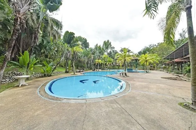 OYO HOME 90700 Teluk Batik Holiday Apartment - Havuz