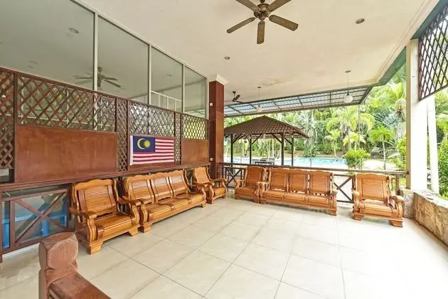OYO HOME 90700 Teluk Batik Holiday Apartment - Lobi