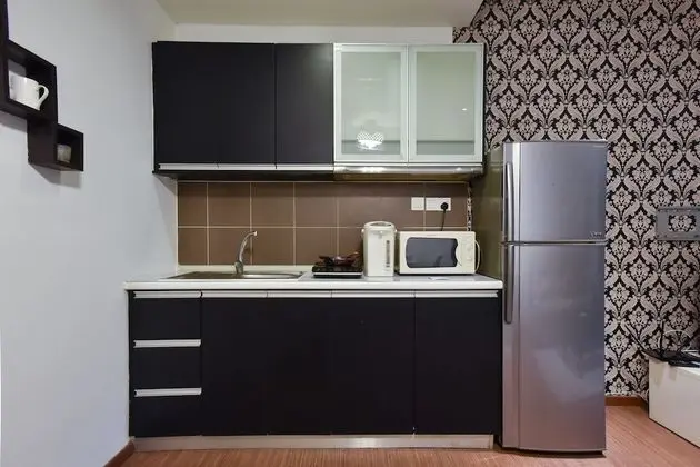OYO Home 968 Homely 1BR Taragon Puteri - Mutfak