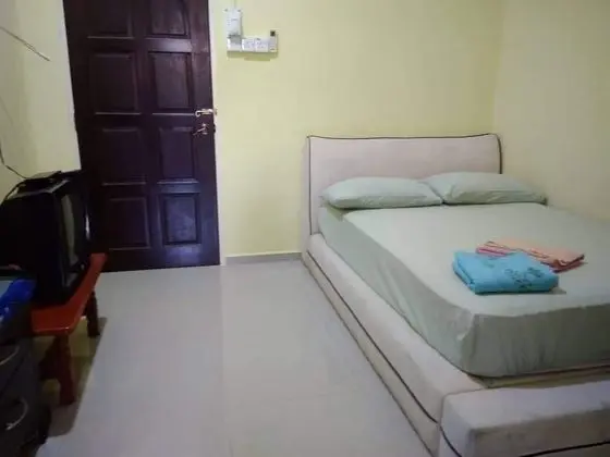 OYO Homes 90600 Ummi Chalet Dungun - Oda