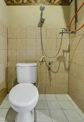 OYO Homes 90956 Desa Wisata Guranteng - Banyo Tipleri