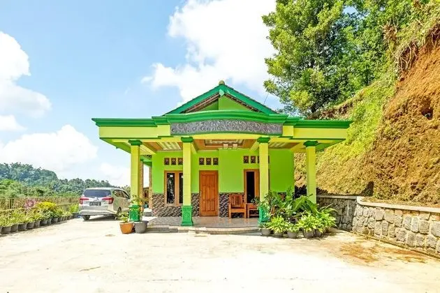 OYO Homes 91095 Desa Wisata Conto