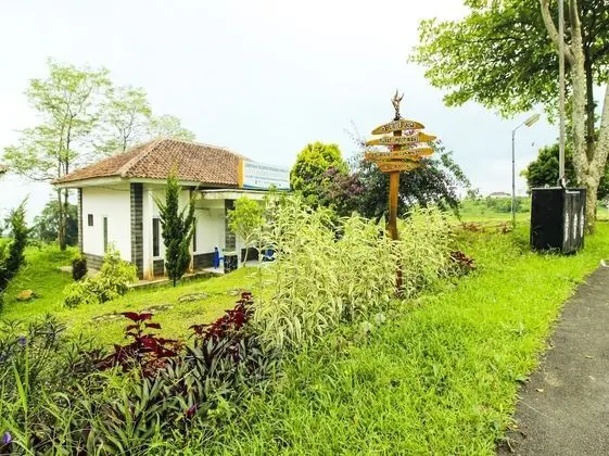 OYO HOMES 91242 Desa Wisata Cibuntu