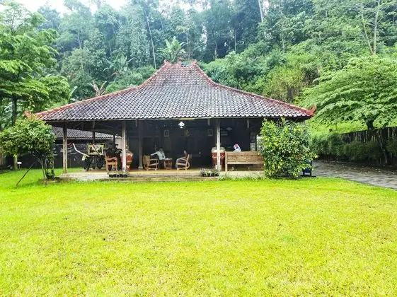 OYO HOMES 91242 Desa Wisata Cibuntu - Dış Mekan