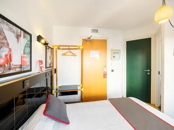 OYO Hostal Athenas