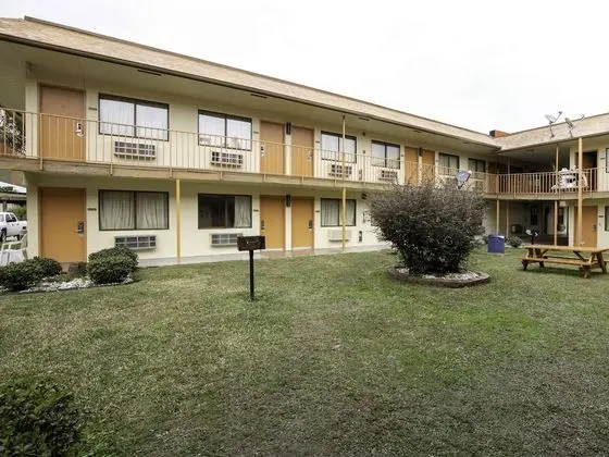 OYO Hotel Lake Charles Hwy 10