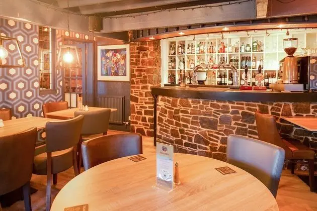 OYO Lamphey Hall Hotel - Yerinde Yemek