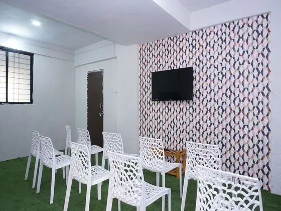 OYO Living Sriram heights Bhekrai Nagar Near Kumar Park Infinia - Lobi