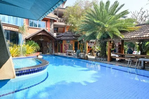 OYO Maesri Resort