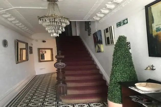OYO Maggie Jones Guest House - Lobi