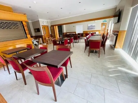 OYO National Hotel - Yerinde Yemek