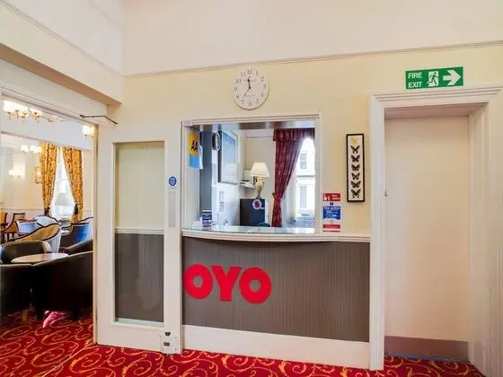 OYO The Palm Court Hotel - Lobi