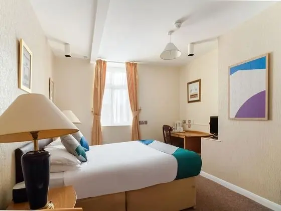 OYO The Palm Court Hotel - Oda