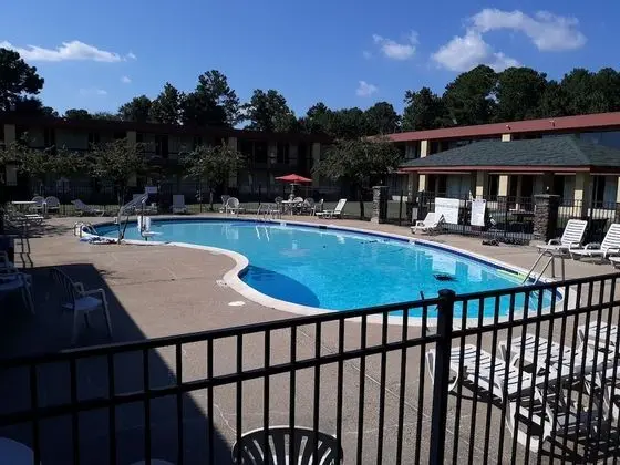 OYO Hotel Phenix City Central - Havuz